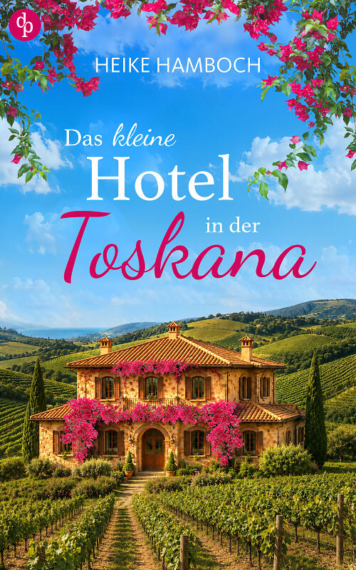 Das kleine Hotel in der Toskana zeigt ein kleines Hotel inmitten grüner Landschaft. Pinke Blumen wachsen um das Haus herum und im Vordergrund sind Weinreben.