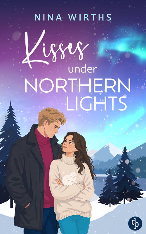 Kisses under Northern Lights Cover auf dem sich ein Pärchen befindet vor den Bergen. Sie stehen eng nebeneinander und schauen sich an. Um sie herum Schnee und im Hintergrund ein See und Tannen. Über ihnen schimmern Polarlichter