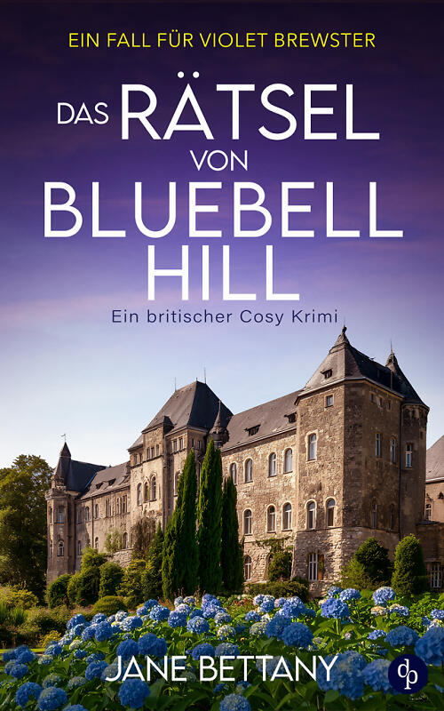 Das Rätsel von Bluebell Hill Cover mit blauen Blumen vor altem britischen Gebäude