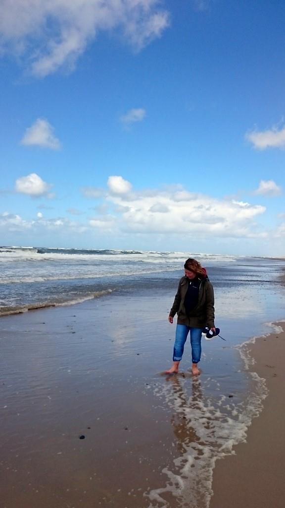 Zeit des Glanzes Autorin am Strand